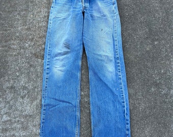 Vintage 90er Levi's 501 Knopfleiste 32x33 (Etikett 34x34), Denim-Jeans aus 100 % Baumwolle. Hergestellt in den USA 12/1996. Schön verblasst. Schnurrhaare. So weich. Befleckt