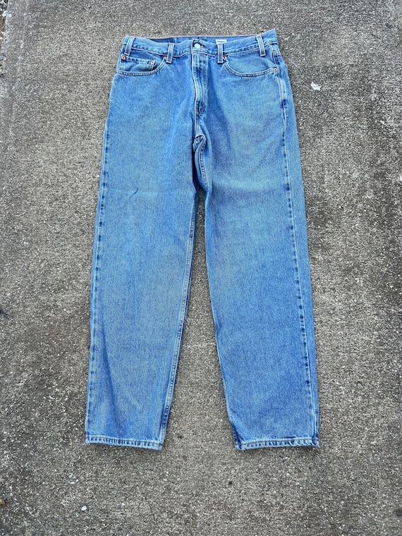 Vintage Levis 550 33x31(tag 36x31) relaxed fit 100% cotton denim jeans. Made in El Salvador 04/2002 Nice condition. Clean. Soft fade.