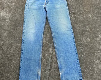 Vintage levis 501xx 33x34(tag 36x38) button fly, 100% cotton denim jeans. Made in the USA 03/1999. Heavily faded with some distress.