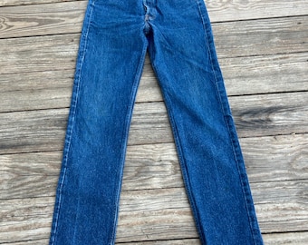 Vintage Levi’s 501 button fly 28x32(tag 31x36) 100% cotton denim jeans. Made in the USA 11/1992 Dark wash. Unbelievable soft. Clean! Lovely.