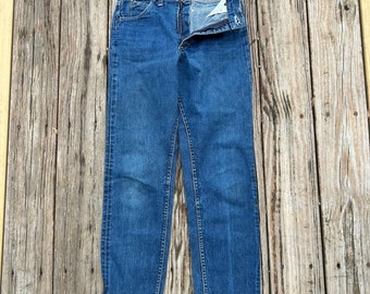 Vintage 60s 70s Lee Sanforized denim jeans. 27x27 100% cootton denim jeans. Light fade. *The Zipper is broken*