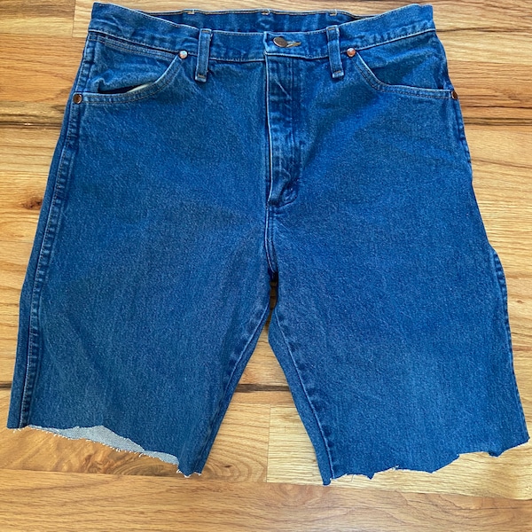 Cutoff wrangler denim shorts size 32. Lovely condition. Early 2000’s