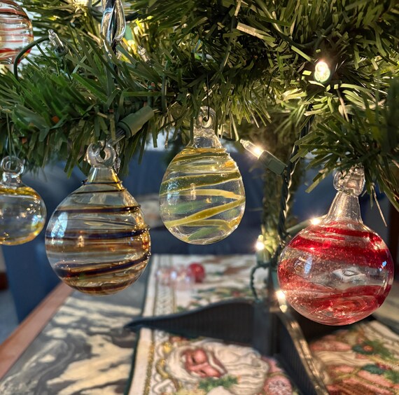 Handblown Glass Christmas Ornaments – Swirled Artisan Baubles in Red, Gold & Amber