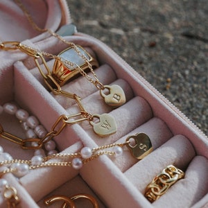 Collar con inicial, colgante de corazón pequeño, collar con candado, collar con corazón grabado, collar con etiqueta con inicial, regalo de Navidad, regalo personalizado