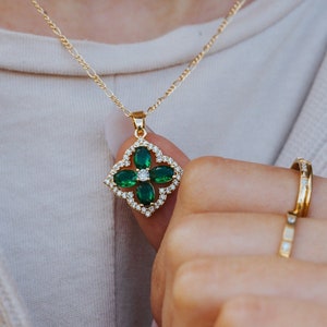 Emerald on sale clover necklace