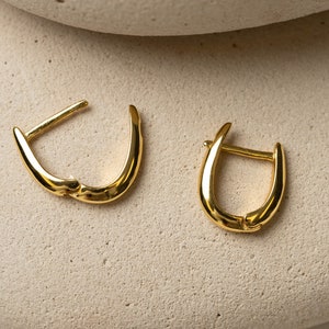 Gold Hoop Earrings by Babeina, Gold Vermeil Oval Hoops, Everyday Gold Hoops, Huggie Hoop Earrings, Gift for Moms, Dainty Hoop Earrings