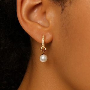 Pendientes de aro pequeños de perlas y oro de 14k, pendientes de perlas, pendientes de aro pequeños con pavé, regalo de Navidad, joyería para damas de honor, regalo para ella, joyería nupcial