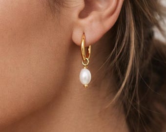 Gold Pearl Earrings • Pearl Huggies • Pearl Drop Earrings • Pearl Dangle Earrings • Bridesmaids Earrings • Christmas Gift • Minimalist Gift