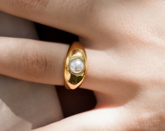 18K Gold Pearl Ring, Stackable Ring, Bridesmaid gifts, Cluster ring, Dainty Pearl ring, Freshwater Pearl Ring, Christmas Gift, Wedding ring