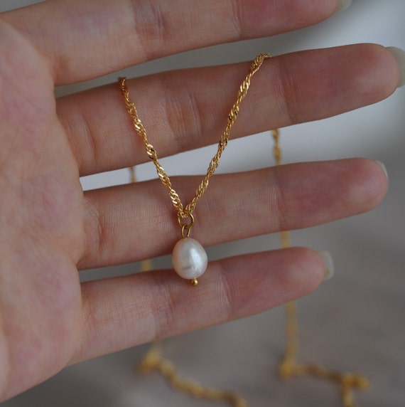 Dainty pearl necklace gold discount