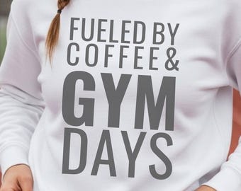 Sweat-shirt Fueled By Coffee & Gym Days, col rond pour amateur de sport, sweat-shirt fitness, sweat-shirt d'entraînement, cadeau pour maman de sport, chemise de sport pour amateur de café