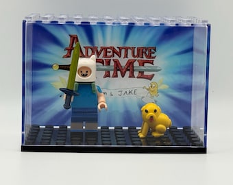 Minifiguras personalizadas de Hora de Aventura con expositor personalizado incluido.