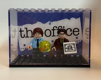 Minifiguras personalizadas de The Office con expositor personalizado incluido.