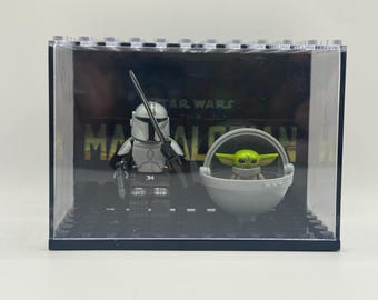 Minifiguras personalizadas de Mandalorian con expositor personalizado incluido.