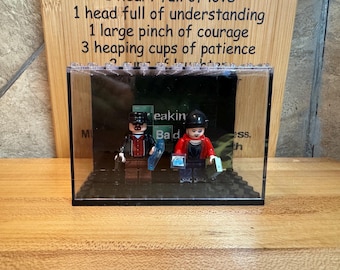 Minifiguras personalizadas de Breaking Bad con expositor personalizado incluido.