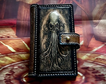 The Call of Cthulhu - SteamPunk Phonecase with pockets, 6 cardholders and phone mounts (Premium artisanal edition).