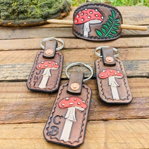 Amanita Mushroom Keychain, Red Mushroom Art, Hand Tooled Leather, Fairy ring Mushroom, Personalized, Custom, Leather Keychain, Gift, Nature
