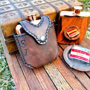Frasco de cobre con funda de cuero hecha a mano, iniciales personalizadas, soporte de cuero cosido a mano, frasco para cinturón, frasco de cadera, regalo para hombres.