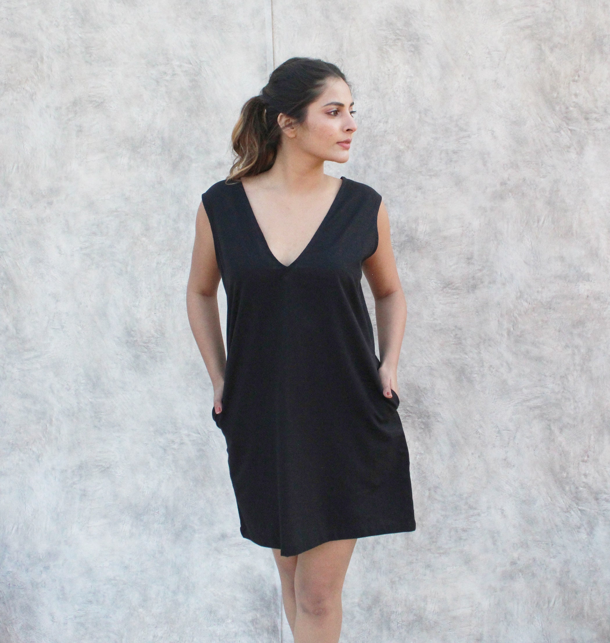 v neck sleeveless linen dress Size: XS/S. Ready to Ship V-neck Sleeveless Linen Dress, Maxi Linen Dress With Pockets, Buttoned Linen Dress With Slit SOLSTICE