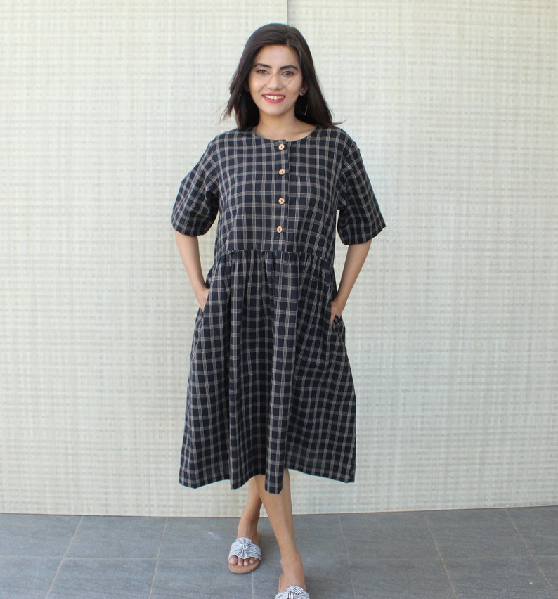 free shipping Black checkered classic minimal  half sleeves soft linen cotton blend dress with functional buttons and side seam pockets made in india