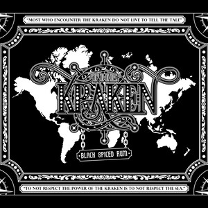 Puede incluir: Ilustración en blanco y negro de un mapa del mundo con las palabras "The Kraken" en una fuente estilizada. El texto "Black Spiced Rum" está debajo de la ilustración. El texto "Most who encounter the Kraken do not live to tell the tale" está en la parte superior de la imagen. El texto "To not respect the power of the Kraken is to not respect the sea." está en la parte inferior de la imagen.