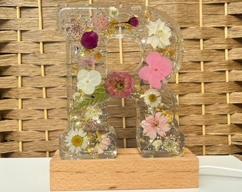 Pressed Flower Resin Letters / Floral Night Light / Freestanding Light up Letters / Handmade Birthday Gift / 6" LED A-Z Personalised Letters