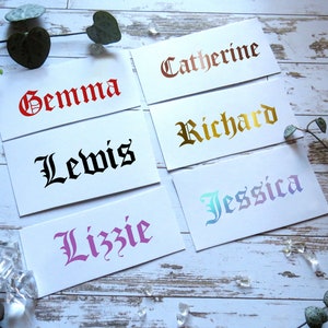 Adesivi in vinile personalizzati con nome inglese antico / Decalcomania con nome personalizzato / Scritta gotica per matrimonio / Adesivo per bottiglia d'acqua / Adesivo per laptop