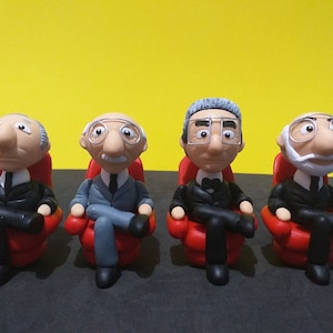 4 Beeldjes van psychoanalytici \ Winnicott \ Jung \ Lacan \ Freud / Handgemaakte figuren / Koud porselein