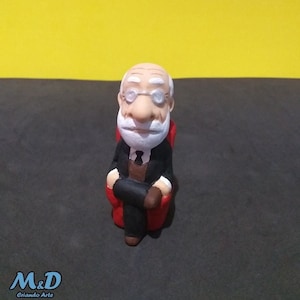 Sigmund Freud im Sessel / Figur Freud / Miniatur Freud / Freud Handgemachte Figur / Kaltes Porzellan