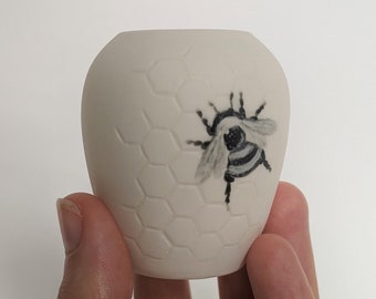 Tiny Ceramic Bee Vase - Porcelain Vase - Bumble Bee - Minatare Gifts - Carved Honeycomb Decoration - Bee lover Gift - Bee Themed Home Décor