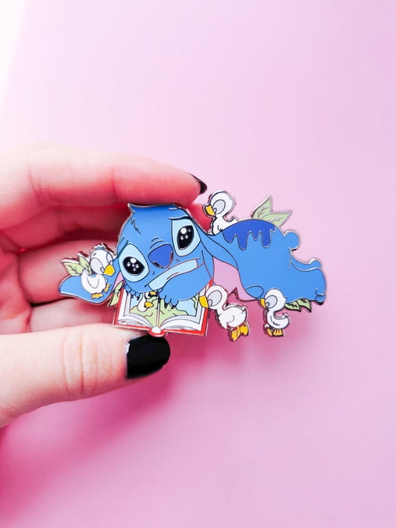 Disney Pin Lilo & Stitch Collection Stitch w/ Strawberry Enamel Pin NEW on  Card