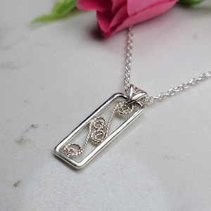 Filigraanketting, sterlingzilveren kunstketting, zilveren designerketting, bloemenhangerketting, speciaal sieradencadeau, filigraansieraden