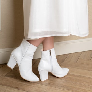 Lira - 8 Amerikaanse witte leren laarzen, witte bruiloftlaarzen, enkelschoenen voor bruiloft, enkellaarzen voor bruiloft, laarzen met witte hakken, trouwlaarzen, Anna Maratti