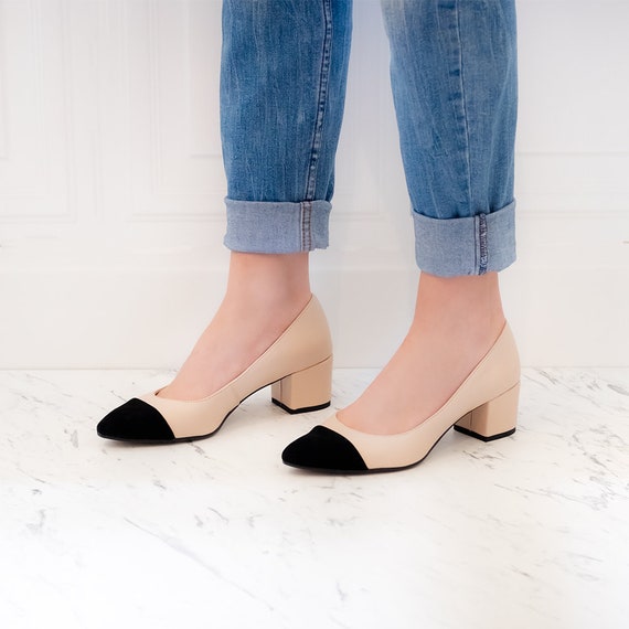 Black cap sales toe pumps