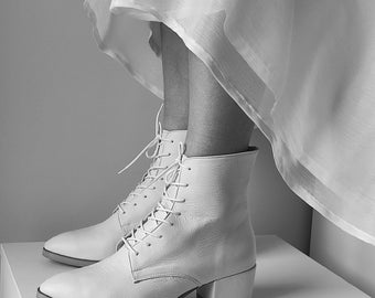 Nana - bottes de mariage bohème, bottes de mariage en cuir blanc, bottes de mariage à talons, bottes de mariage d'hiver, chaussures de mariage à nouer à la cheville, bottes de mariage rétro