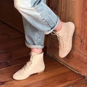 Greta - Skórzane botki do kostki, Damskie botki do kostki, Koniakowe sznurowane buty do kostki, Retro botki do kostki, Eleganckie buty, Buty Anna Maratti zdjęcie 9