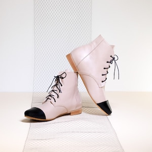 Greta-leather ankle boots,Two colors shoes,Lace up unkle boots,Leather boots,Flat ankle boots,Black toe ankle shoes,Pointy toe ankle boots