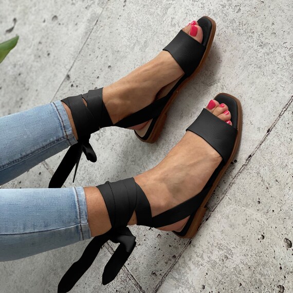Black flat on sale summer sandals