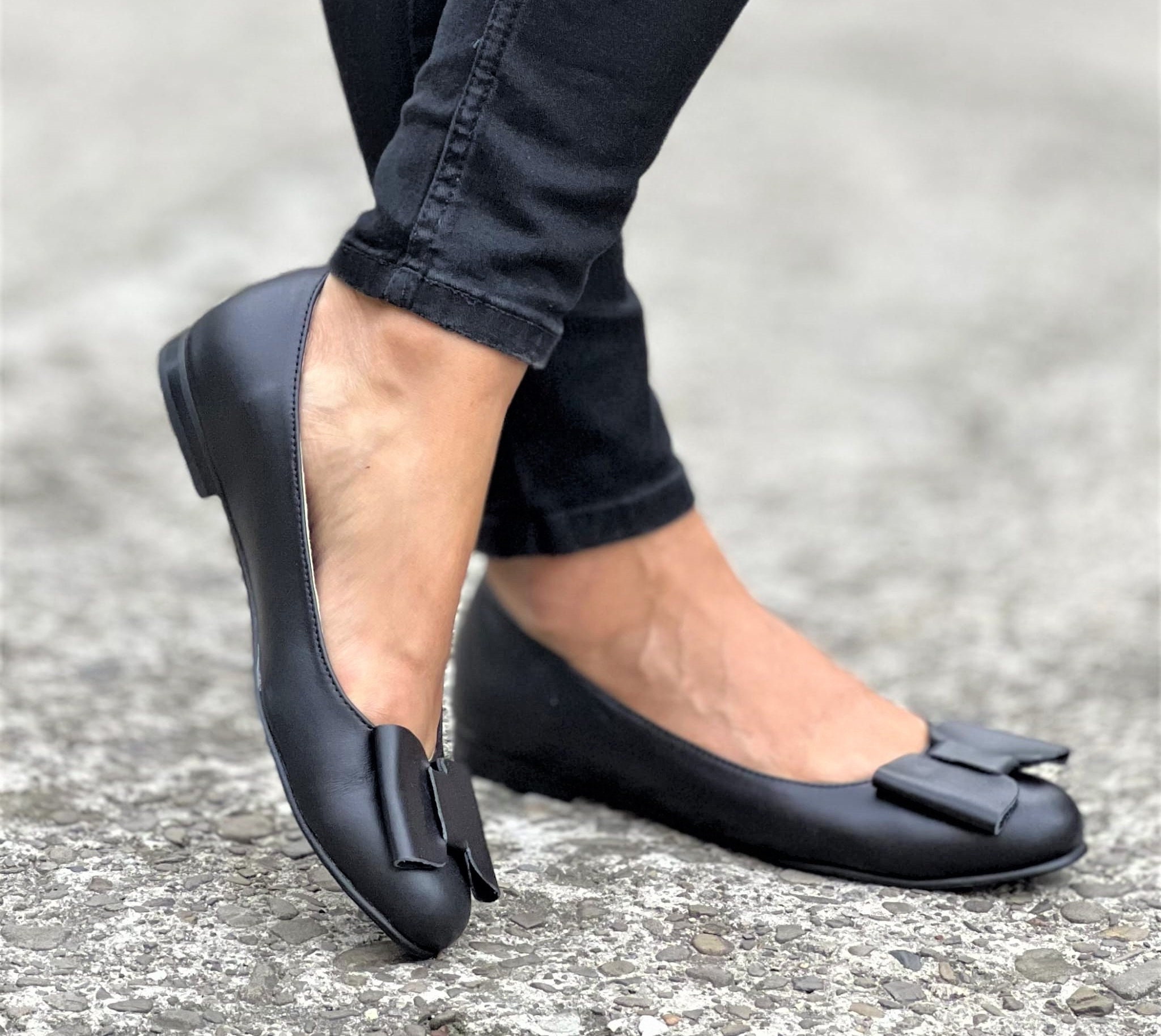 black flat dress shoes