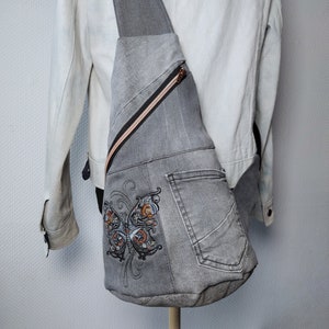 Crossbody Bag Rucksack Handtasche aus Jeans mit Stickerei Bild 1