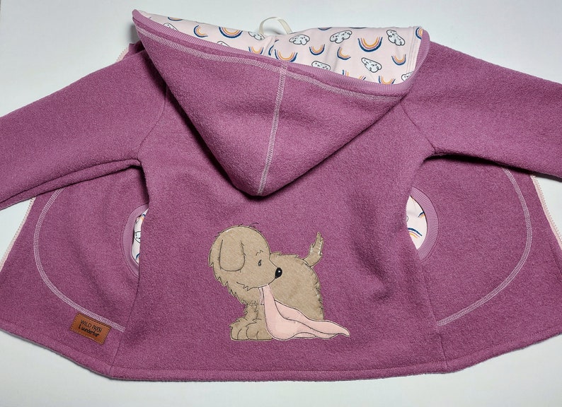 Wollwalk Jacke Gr. 116 Walkjacke komplett gefüttert in beere mit Hundestickerei Bild 1