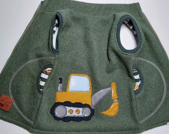 Walk vest in size. 86, wool walk with excavator embroidery in olive green