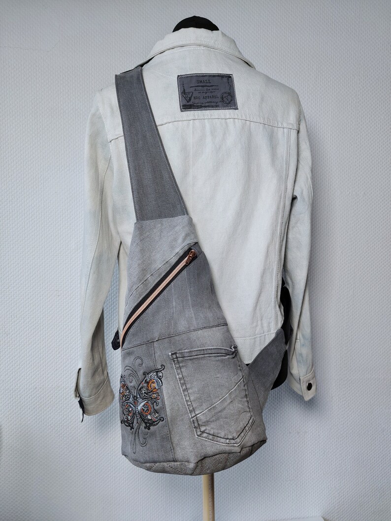 Crossbody Bag Rucksack Handtasche aus Jeans mit Stickerei Bild 4