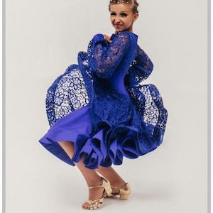 Chic dress for dancing with puff sleeves