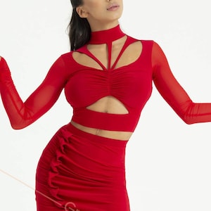 Top with long mesh sleeves