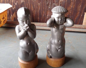 Just Andersen - Arno Malinowski Mer-child Disko Metal 2327 - Danish Design Functionalism Art Deco pair rare set on wooden base pewter