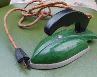 Antike Kleidung Eisen-Smaragdgrün Schwarz Swirl Bakelit Kunststoffabdeckung Holzgriff Stoff Elektrokabel 1930er Jahre