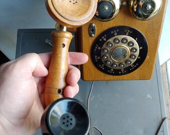 Vintage Style Wood Limited Edition Wall mount oak telePhone Model 549146 phone