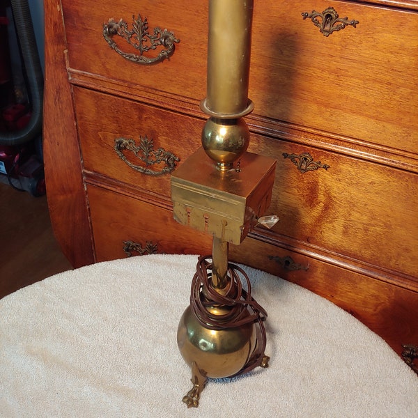 Vintage art deco brass Rembrandt table lamp 17"