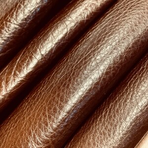 Fogli di pelle COLORE MARRONE SCURO Pezzi di pelle naturale per artigianato Pelle per orecchini Pelle per tappezzeria Vera pelle Pelle italiana